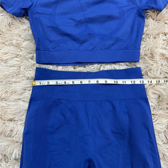 Royal Blue Seamless 2-Piece Workout Set (Size L) - Picture 4 of 7